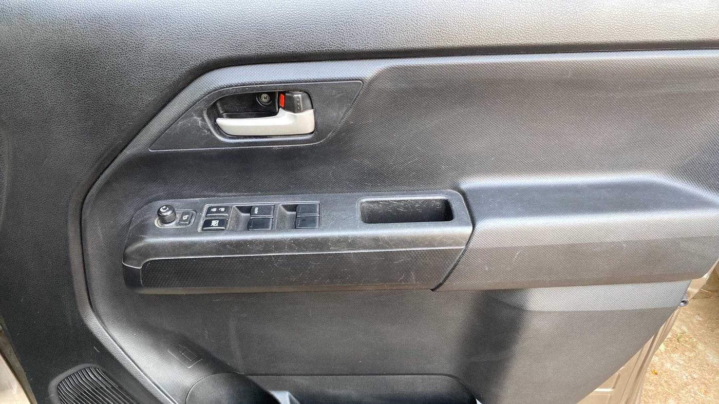 2019 Maruti New Wagon-R VXI 1.2 AMT, Petrol, Automatic, 27,812 km, Driver Side Door Panels Control