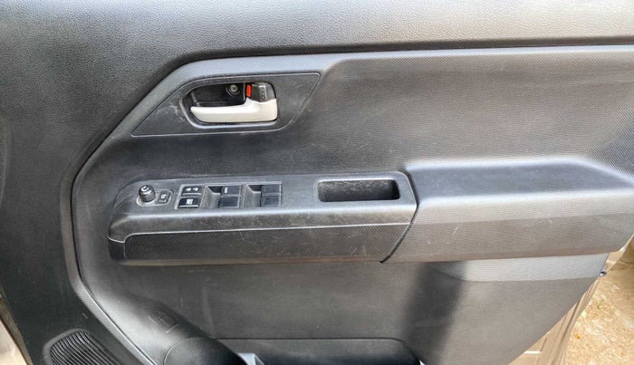 2019 Maruti New Wagon-R VXI 1.2 AMT, Petrol, Automatic, 27,812 km, Driver Side Door Panels Control
