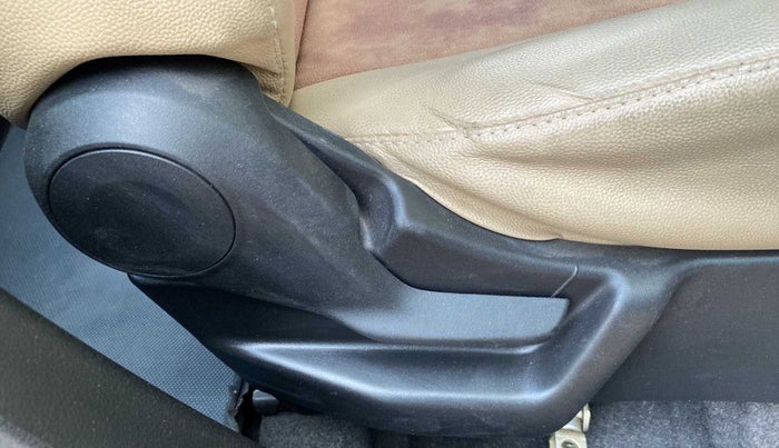 2019 Maruti New Wagon-R VXI 1.2 AMT, Petrol, Automatic, 27,812 km, Driver Side Adjustment Panel
