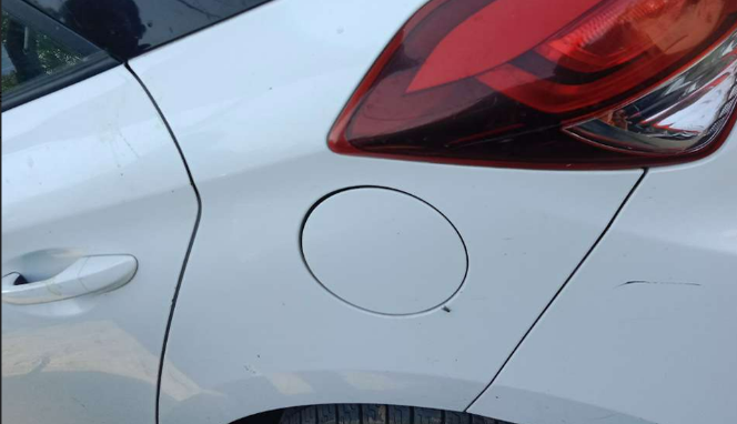 2016 Hyundai Elite i20 MAGNA 1.2, Petrol, Manual, 98,223 km, Left quarter panel - Minor scratches