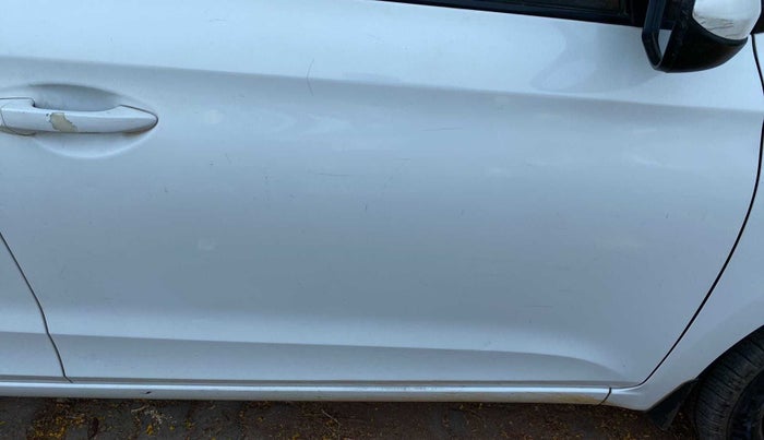 2016 Hyundai Elite i20 MAGNA 1.2, Petrol, Manual, 98,223 km, Front passenger door - Minor scratches