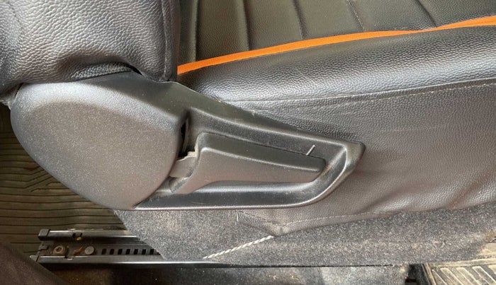 2019 Maruti S PRESSO VXI+, Petrol, Manual, 17,064 km, Driver Side Adjustment Panel