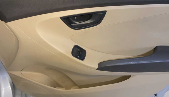 2016 Hyundai Eon ERA +, Petrol, Manual, 43,720 km, Driver Side Door Panels Control