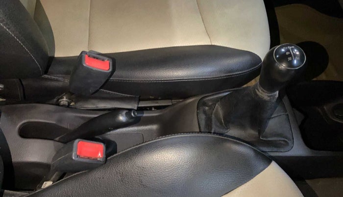 2016 Hyundai Eon ERA +, Petrol, Manual, 43,720 km, Gear Lever