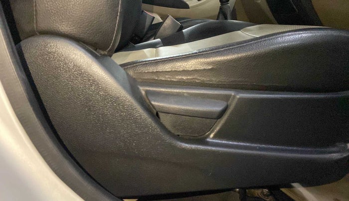 2016 Hyundai Eon ERA +, Petrol, Manual, 43,720 km, Driver Side Adjustment Panel