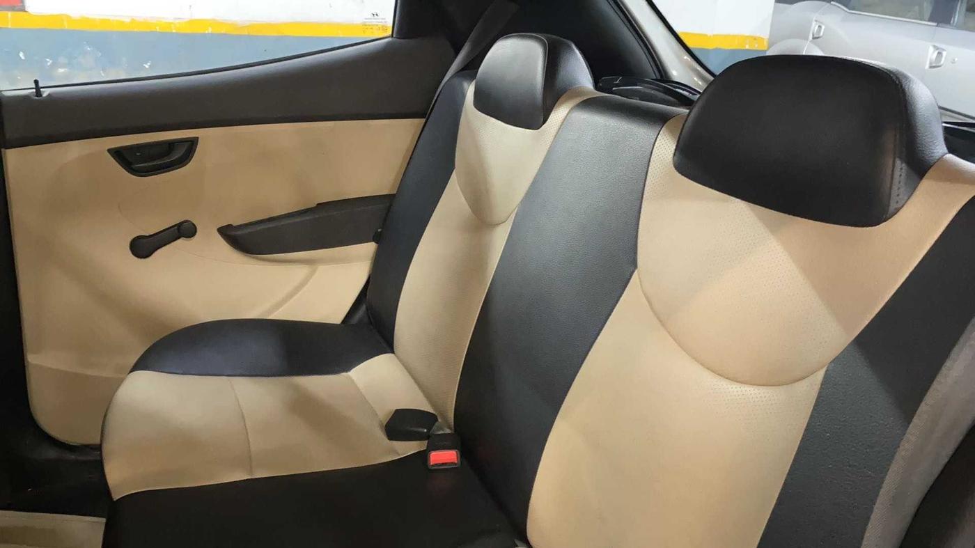 2016 Hyundai Eon ERA +, Petrol, Manual, 43,720 km, Right Side Rear Door Cabin