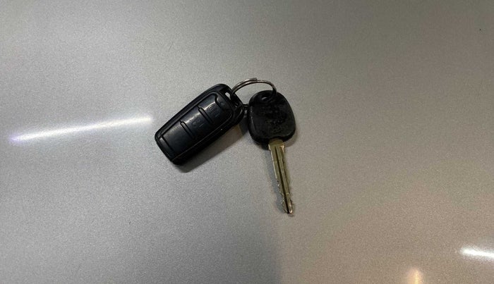 2016 Hyundai Eon ERA +, Petrol, Manual, 43,720 km, Key Close Up