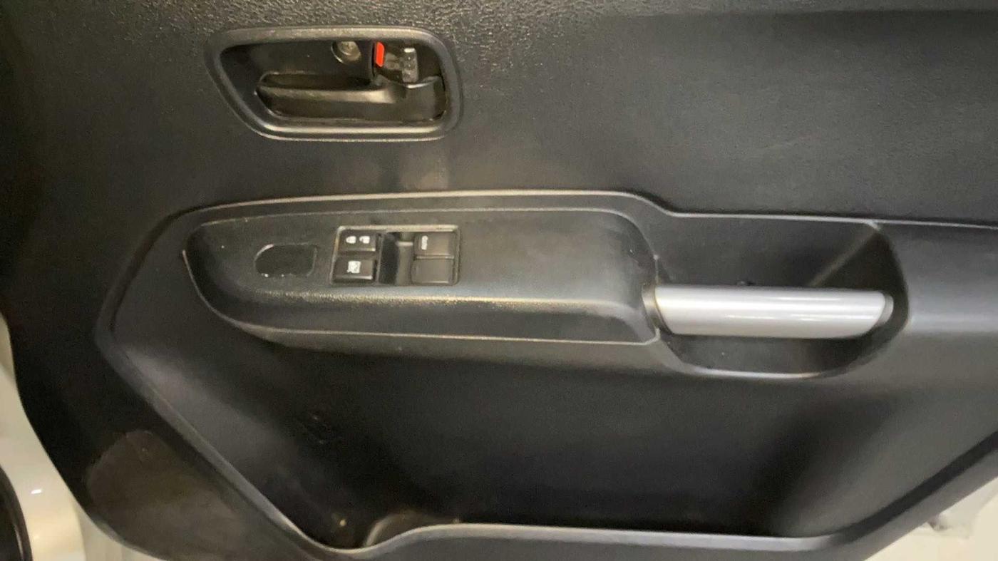2022 Maruti IGNIS SIGMA 1.2, Petrol, Manual, 13,606 km, Driver Side Door Panels Control