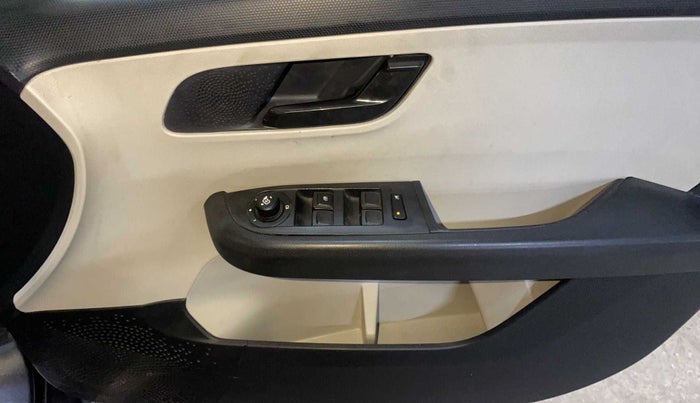 2022 Tata ALTROZ XM PLUS PETROL, Petrol, Manual, 9,456 km, Driver Side Door Panels Control