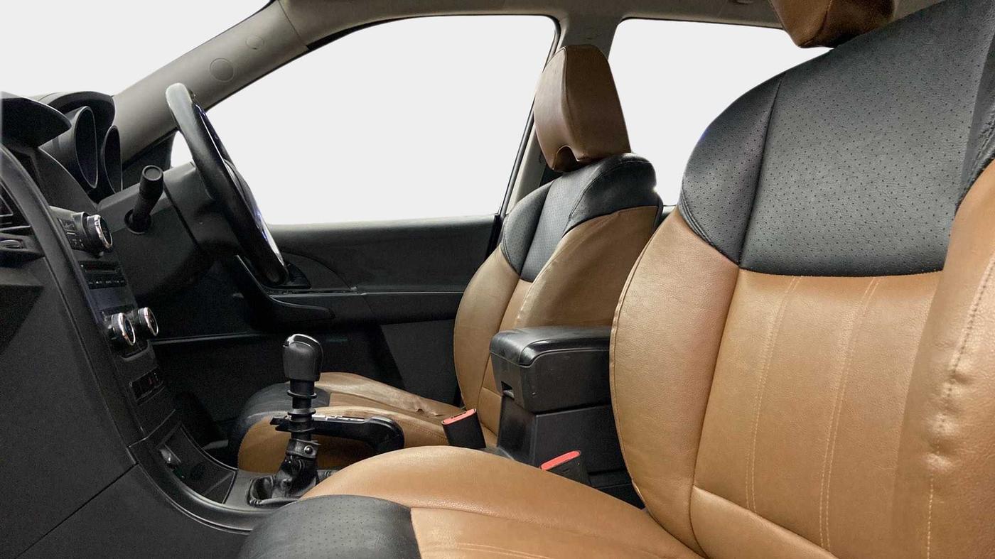 2019 Mahindra XUV500 W5, Diesel, Manual, 46,759 km, Right Side Front Door Cabin