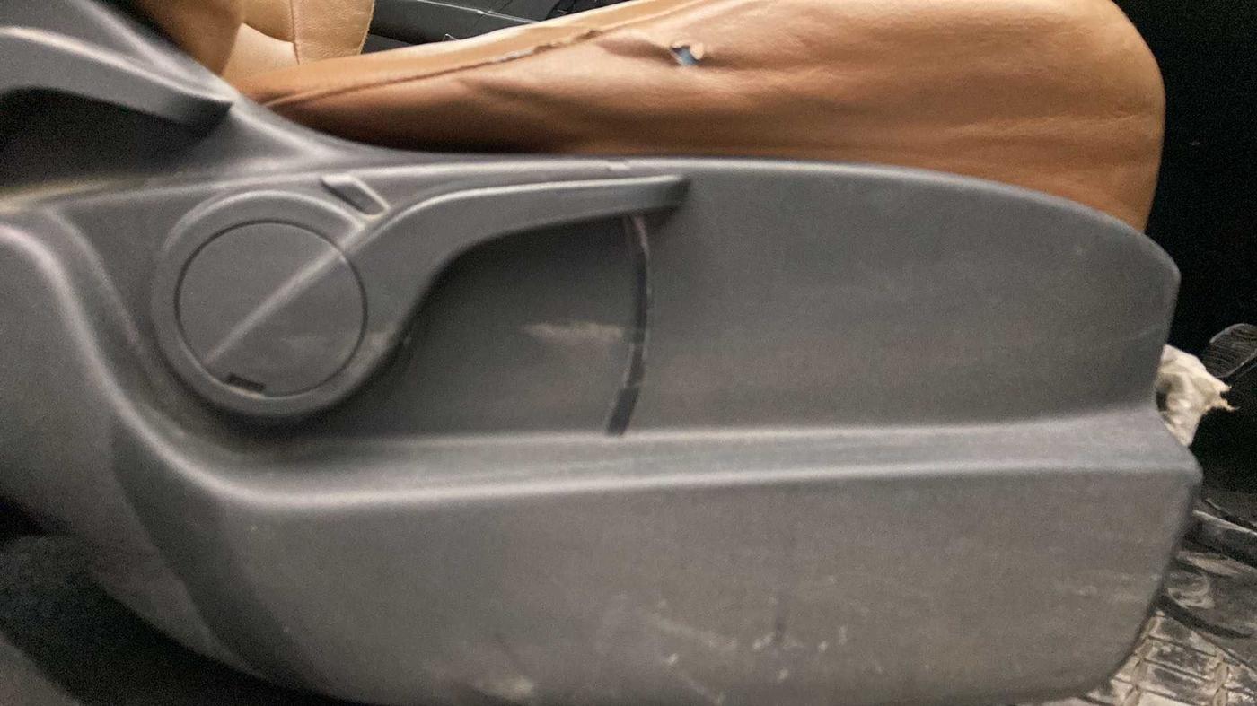 2019 Mahindra XUV500 W5, Diesel, Manual, 46,759 km, Driver Side Adjustment Panel