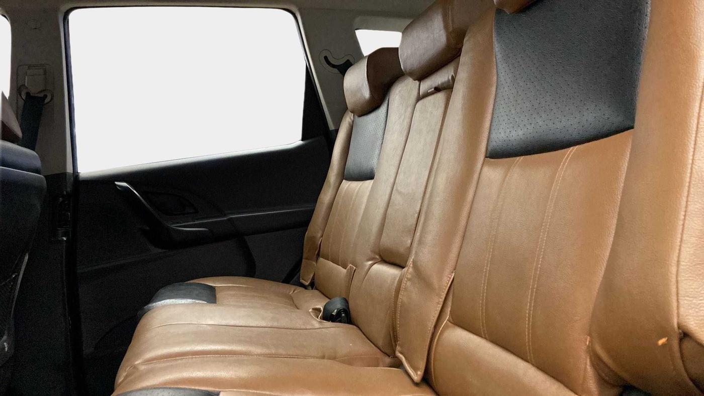 2019 Mahindra XUV500 W5, Diesel, Manual, 46,759 km, Right Side Rear Door Cabin