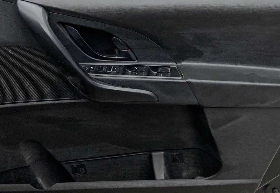 2019 Mahindra XUV500 W5, Diesel, Manual, 46,759 km, Driver Side Door Panels Control