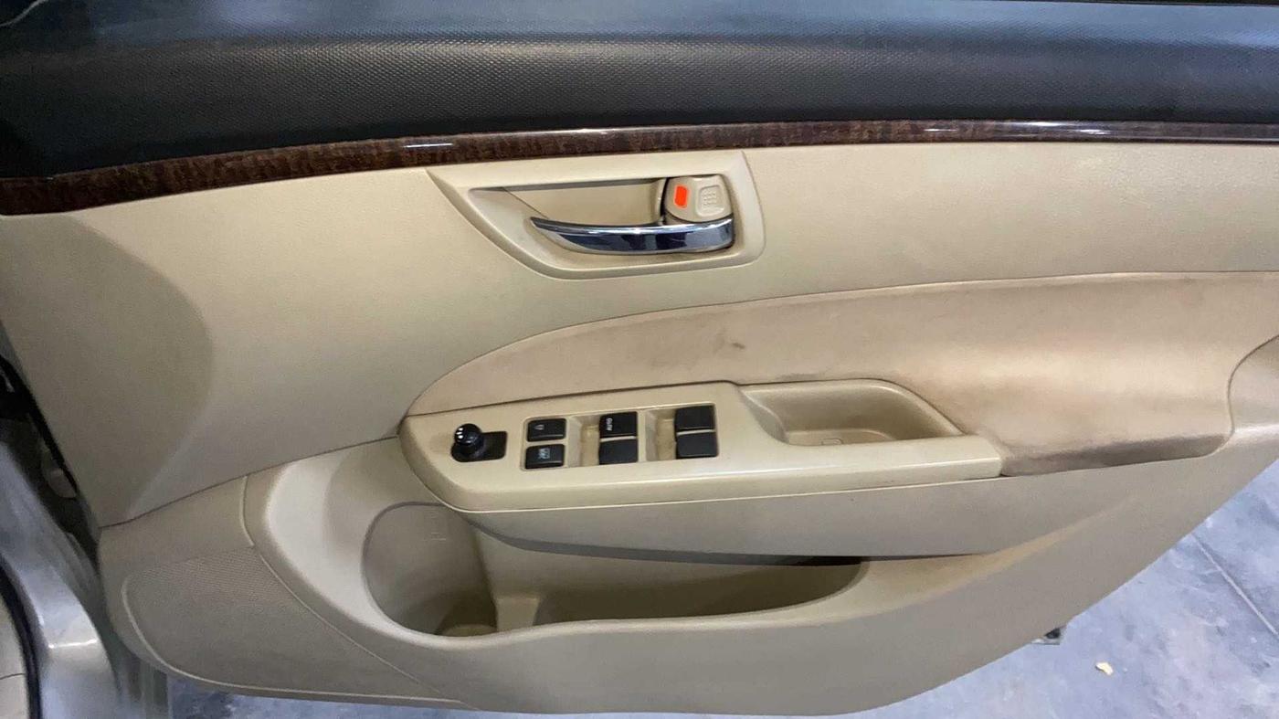 2014 Maruti Swift Dzire VDI, CNG, Manual, 42,311 km, Driver Side Door Panels Control