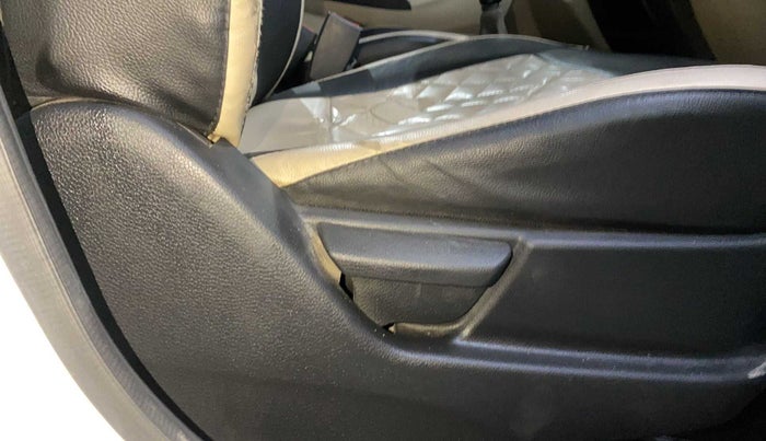 2013 Hyundai Eon MAGNA +, Petrol, Manual, 82,177 km, Driver Side Adjustment Panel