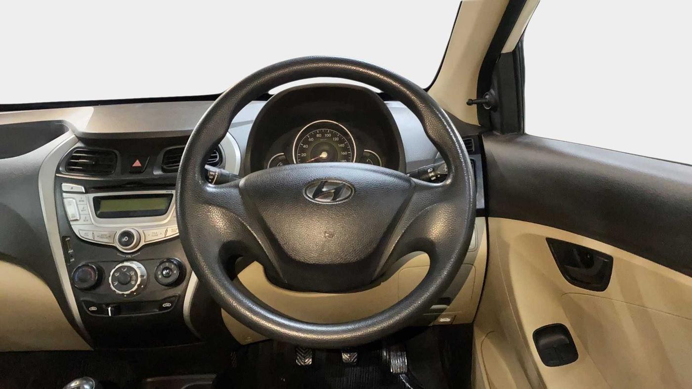 2013 Hyundai Eon MAGNA +, Petrol, Manual, 82,177 km, Steering Wheel Close Up