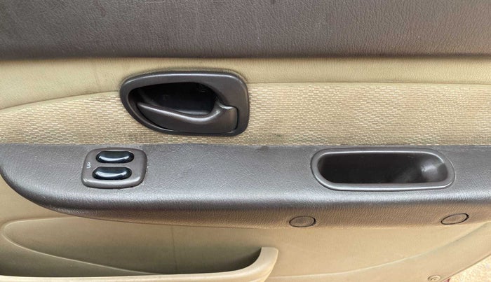 2012 Hyundai Santro Xing GL PLUS, Petrol, Manual, 50,123 km, Driver Side Door Panels Control