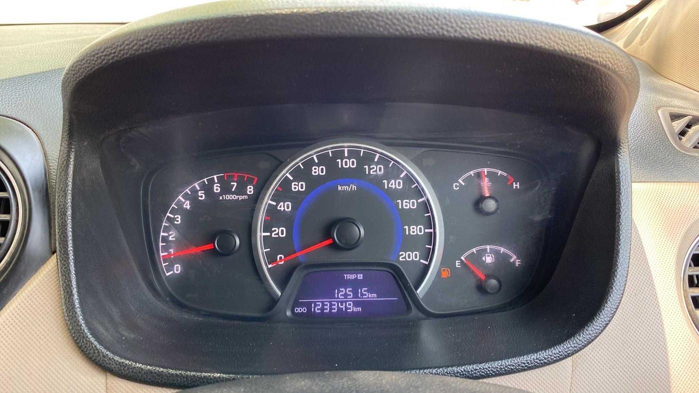 2017 Hyundai Grand i10 SPORTZ 1.2 KAPPA VTVT, Petrol, Manual, 1,23,352 km, Odometer Image