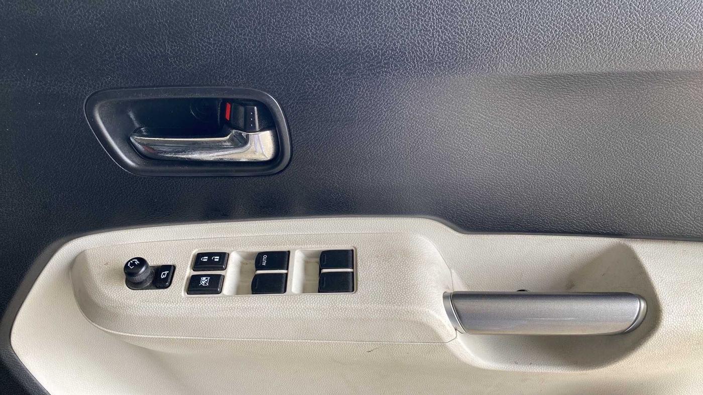 2022 Maruti IGNIS ZETA 1.2, Petrol, Manual, 19,562 km, Driver Side Door Panels Control