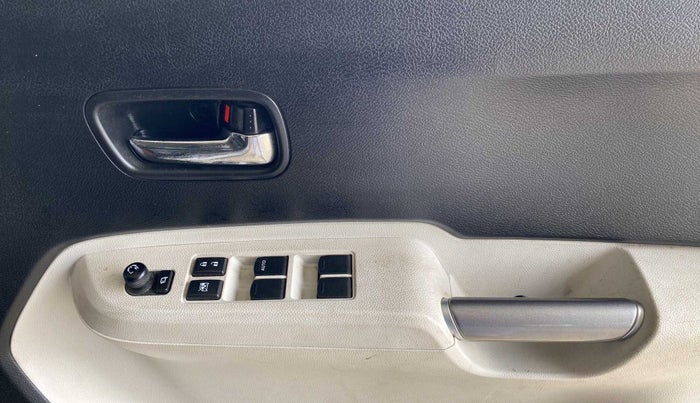 2022 Maruti IGNIS ZETA 1.2, Petrol, Manual, 19,562 km, Driver Side Door Panels Control