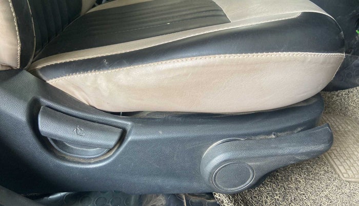 2015 Hyundai Xcent S (O) 1.2, CNG, Manual, 82,389 km, Driver Side Adjustment Panel