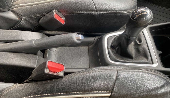 2019 Maruti Swift ZXI, Petrol, Manual, 32,730 km, Gear Lever