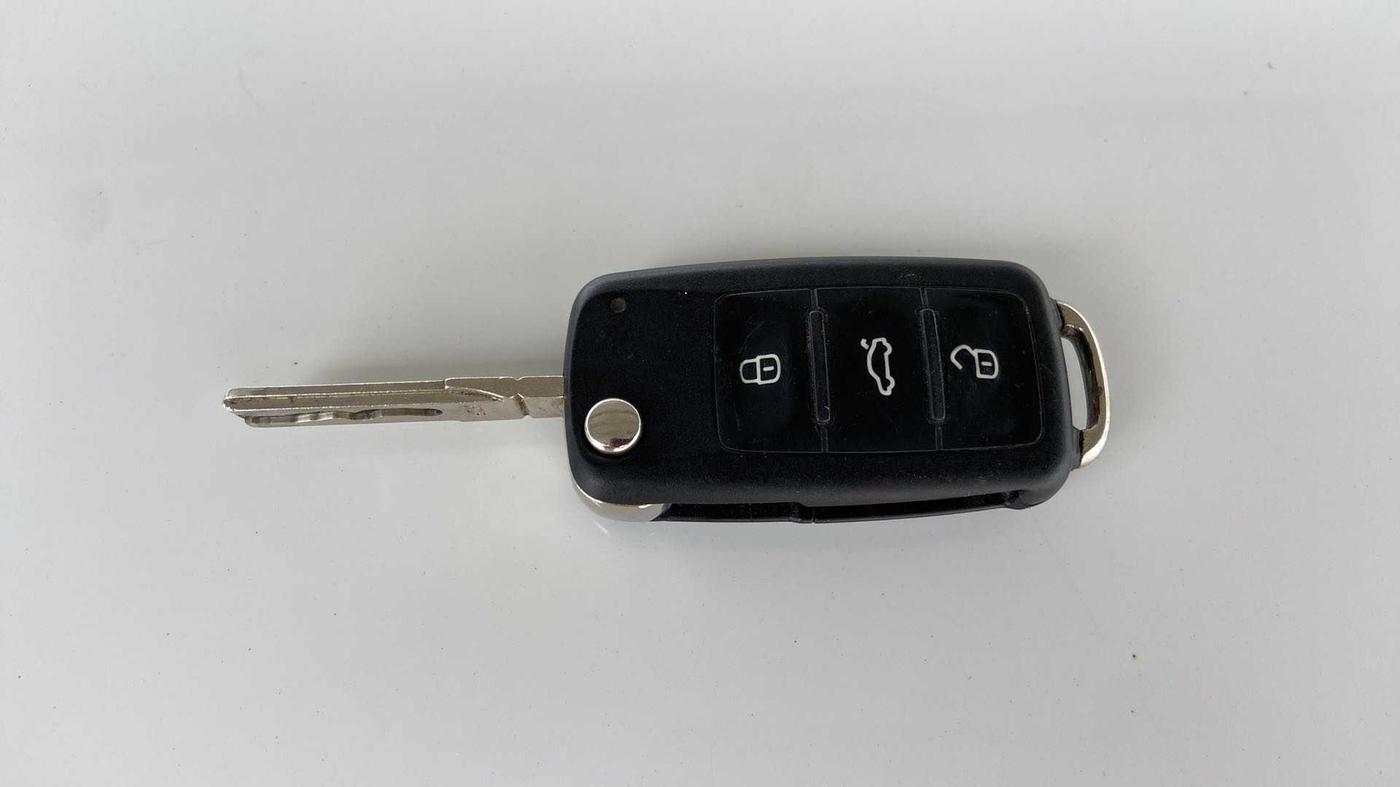 2016 Volkswagen Polo HIGHLINE1.5L, Diesel, Manual, 71,000 km, Key Close Up