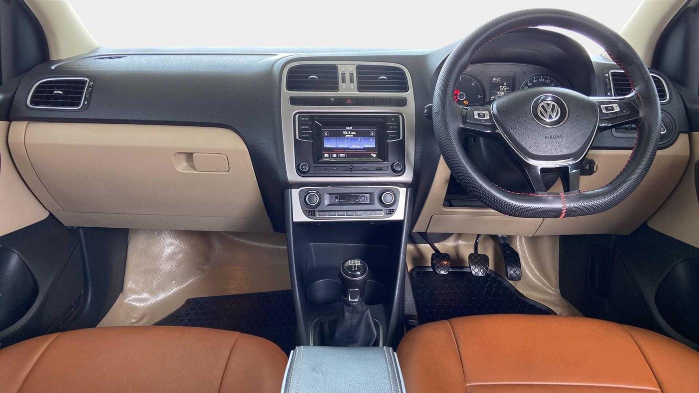 2016 Volkswagen Polo HIGHLINE1.5L, Diesel, Manual, 71,000 km, Dashboard