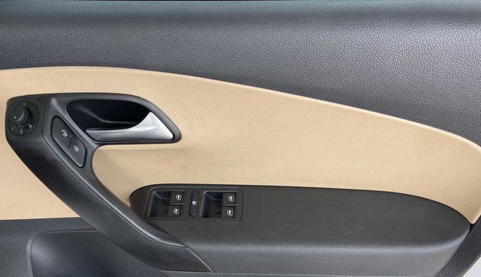 2016 Volkswagen Polo HIGHLINE1.5L, Diesel, Manual, 71,000 km, Driver Side Door Panels Control