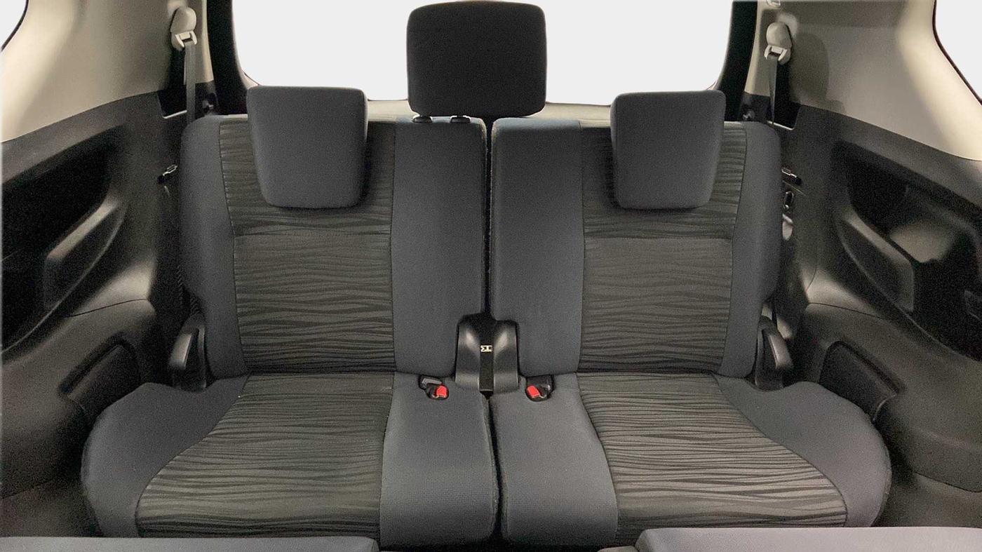 2022 Toyota Innova Crysta 2.7 VX 7 STR, Petrol, Manual, 6,489 km, Third Seat Row ( optional )
