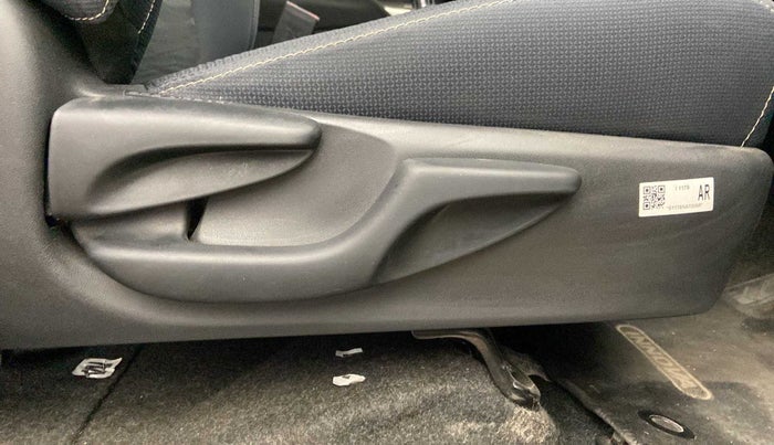 2022 Toyota Innova Crysta 2.7 VX 7 STR, Petrol, Manual, 6,489 km, Driver Side Adjustment Panel