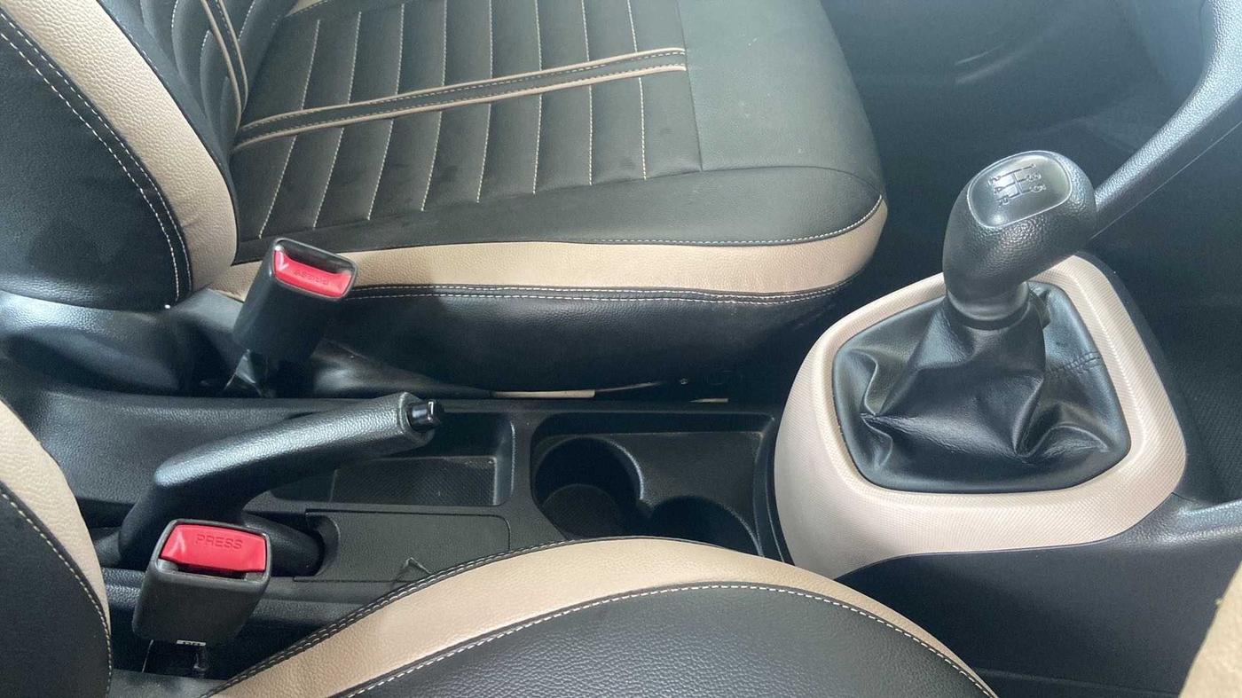 2019 Hyundai Grand i10 MAGNA 1.2 KAPPA VTVT, Petrol, Manual, 9,968 km, Gear Lever