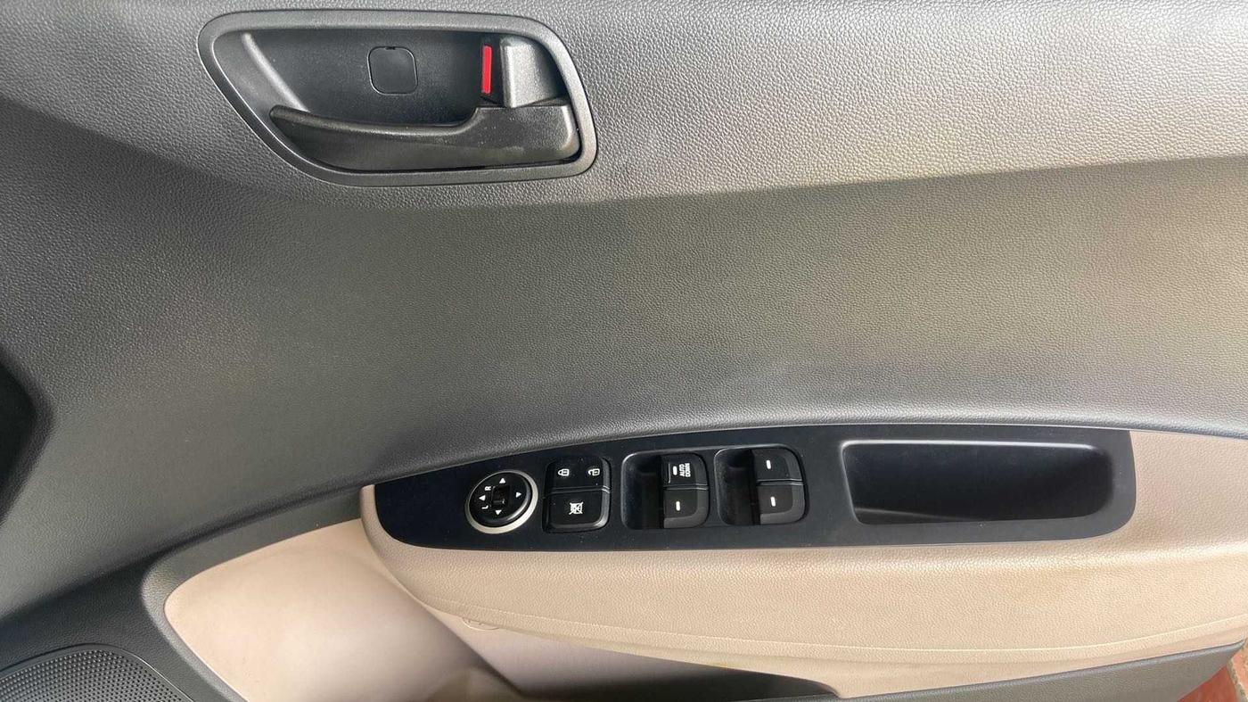 2019 Hyundai Grand i10 MAGNA 1.2 KAPPA VTVT, Petrol, Manual, 9,968 km, Driver Side Door Panels Control