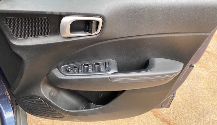 2022 Hyundai VENUE SX (O) 1.5 CRDI, Diesel, Manual, 14,280 km, Driver Side Door Panels Control