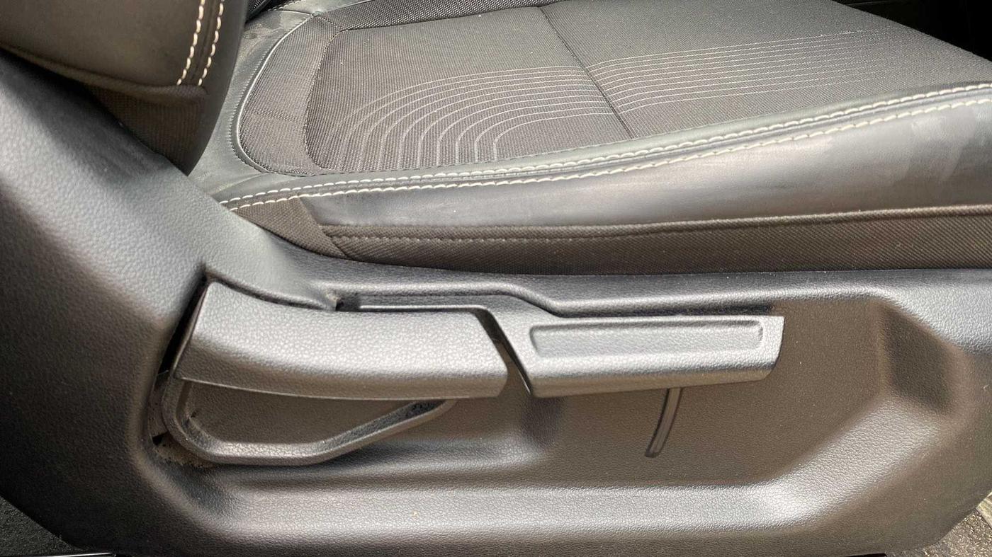 2022 Hyundai VENUE SX (O) 1.5 CRDI, Diesel, Manual, 14,280 km, Driver Side Adjustment Panel
