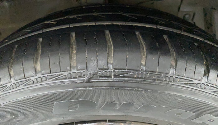 2018 Maruti Ciaz DELTA 1.4 VVT AT, Petrol, Automatic, 87,351 km, Right Front Tyre Tread