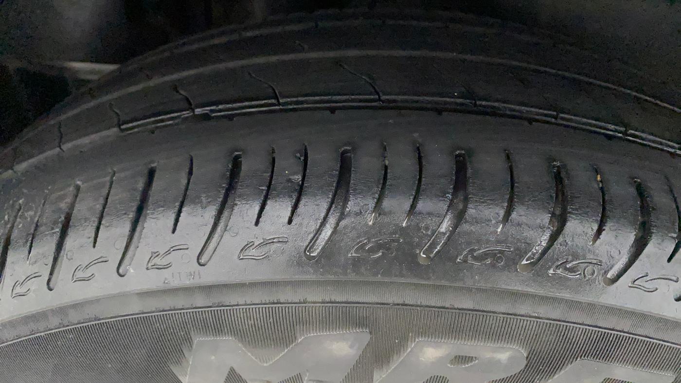 2017 Maruti Dzire ZDI PLUS AMT, Diesel, Automatic, 68,204 km, Right Front Tyre Tread