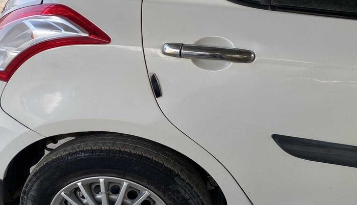 2016 Maruti Swift LXI (O), Petrol, Manual, 80,516 km, Right quarter panel - Slightly dented