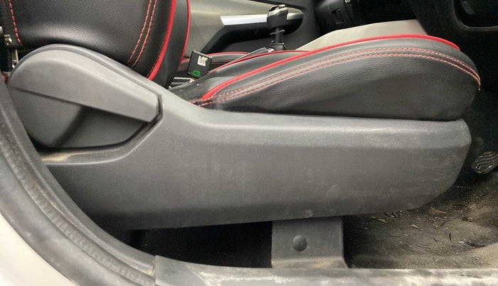 2021 Nissan MAGNITE XE, Petrol, Manual, 31,425 km, Driver Side Adjustment Panel