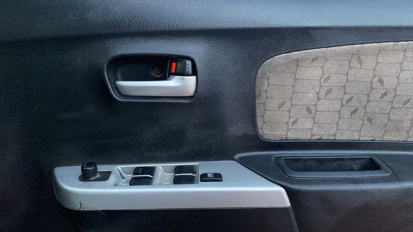 2016 Maruti Wagon R 1.0 VXI, Petrol, Manual, 68,295 km, Driver Side Door Panels Control