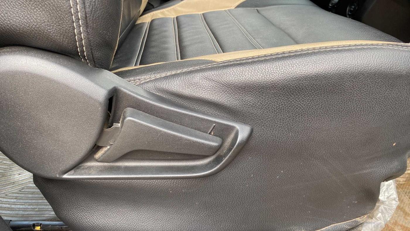 2021 Maruti S PRESSO VXI+, Petrol, Manual, 31,247 km, Driver Side Adjustment Panel