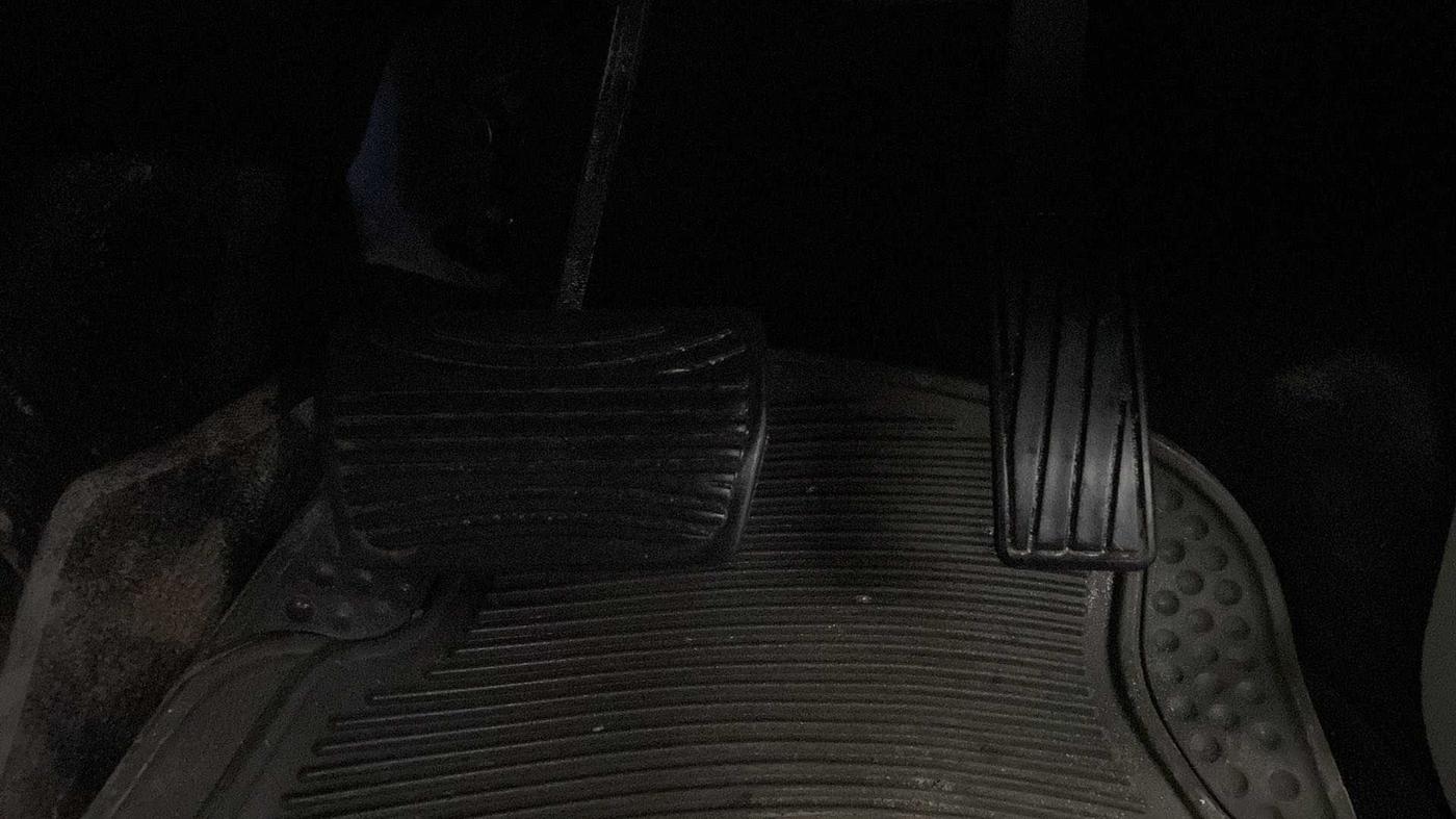 2022 Mahindra XUV300 W6 1.2 PETROL AMT, Petrol, Automatic, 16,432 km, Pedals