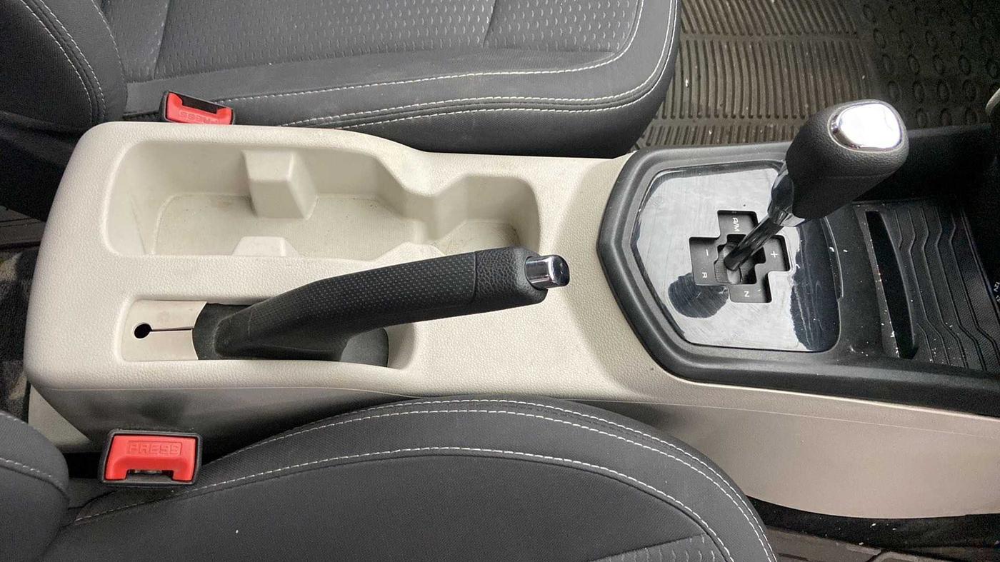2022 Mahindra XUV300 W6 1.2 PETROL AMT, Petrol, Automatic, 16,432 km, Gear Lever