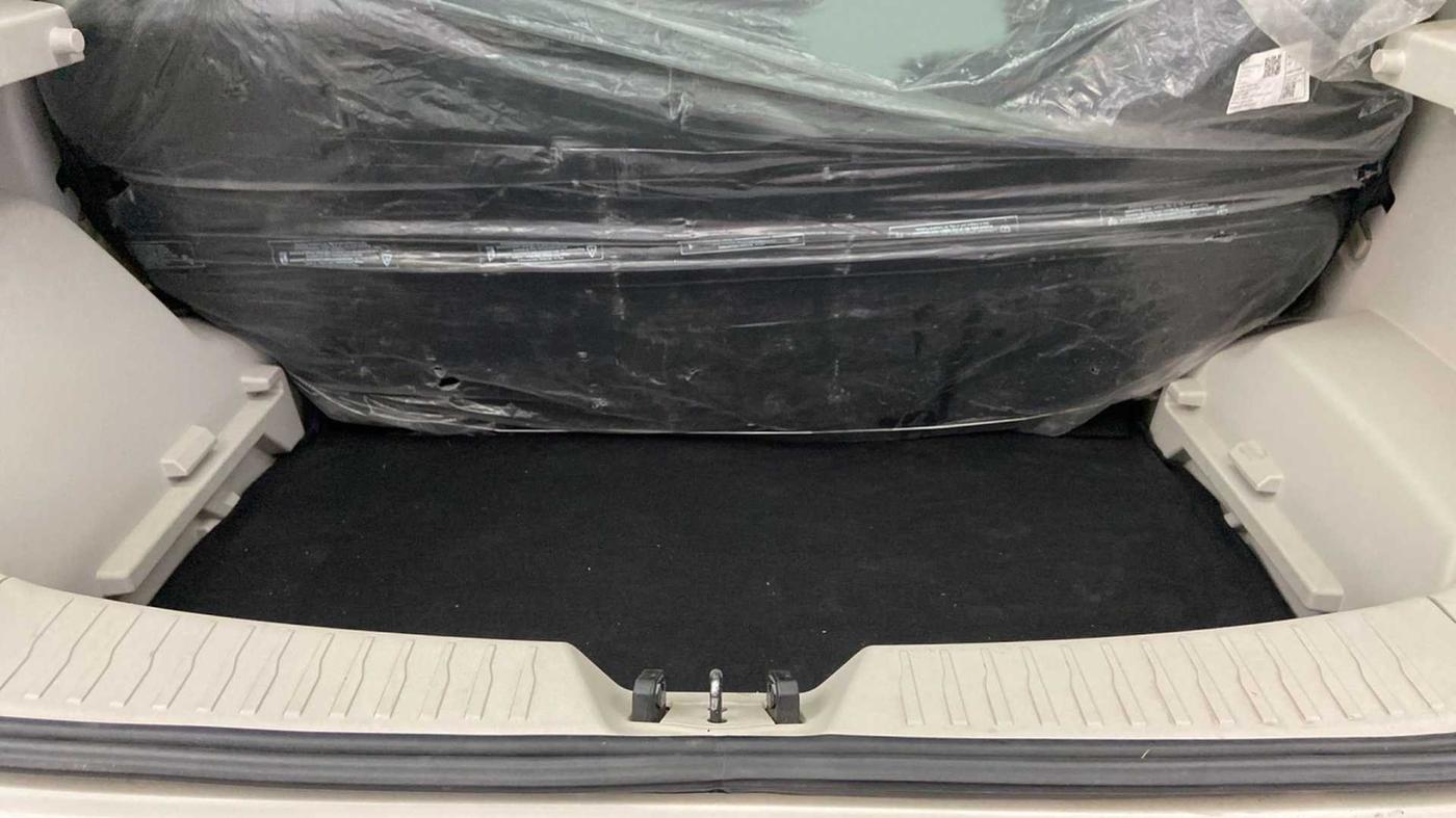 2022 Mahindra XUV300 W6 1.2 PETROL AMT, Petrol, Automatic, 16,432 km, Boot Inside