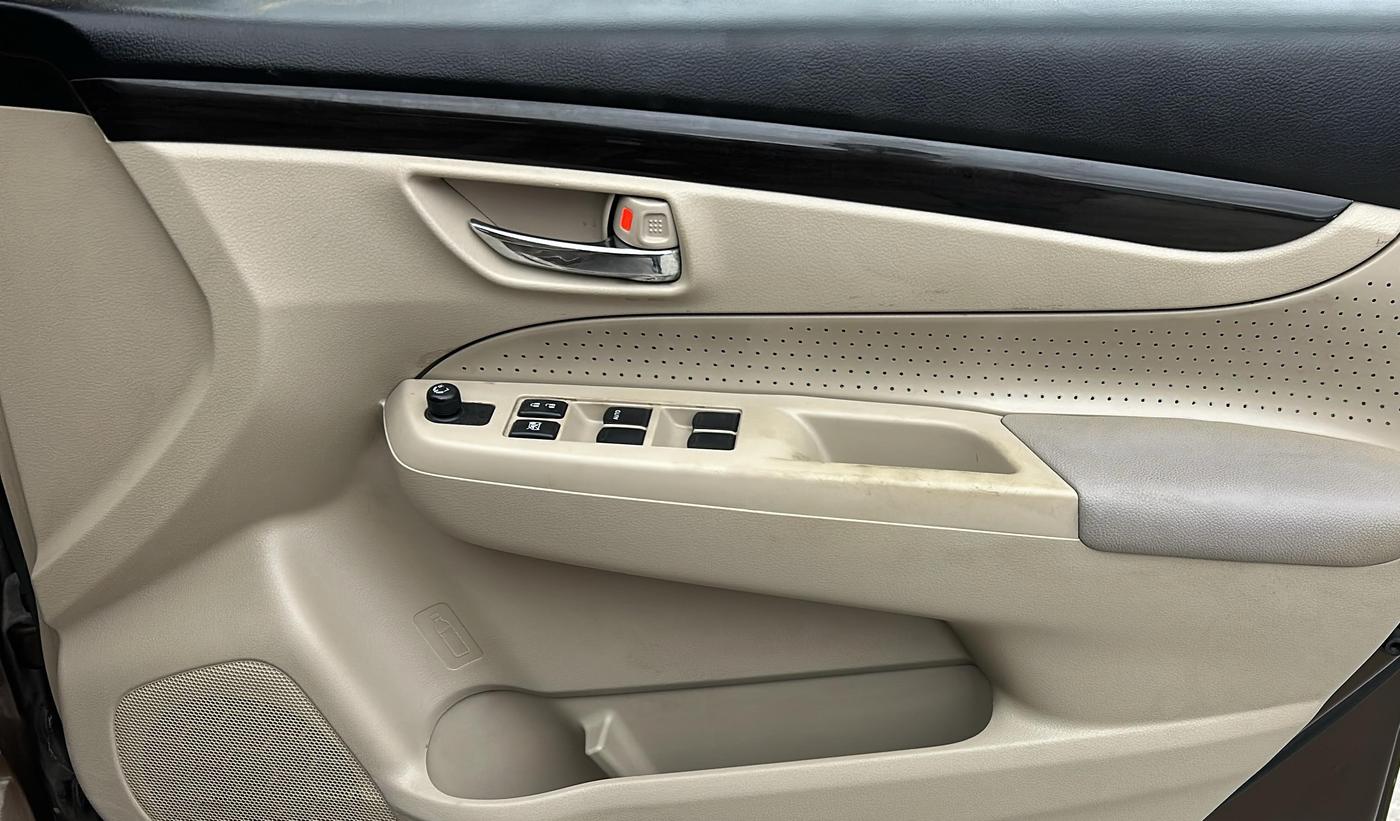 2015 Maruti Ciaz VXI, Petrol, Manual, 56,232 km, Driver Side Door Panels Control