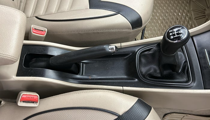 2015 Maruti Ciaz VXI, Petrol, Manual, 56,232 km, Gear Lever