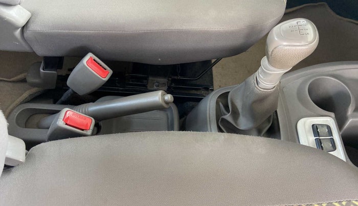 2016 Datsun Redi Go T (O), Petrol, Manual, 46,994 km, Gear Lever