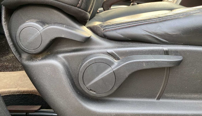 2014 Mahindra XUV500 W8 AWD, Diesel, Manual, 15,149 km, Driver Side Adjustment Panel