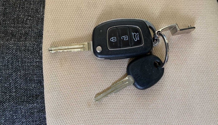 2020 Hyundai VENUE S 1.2, Petrol, Manual, 37,598 km, Key Close Up