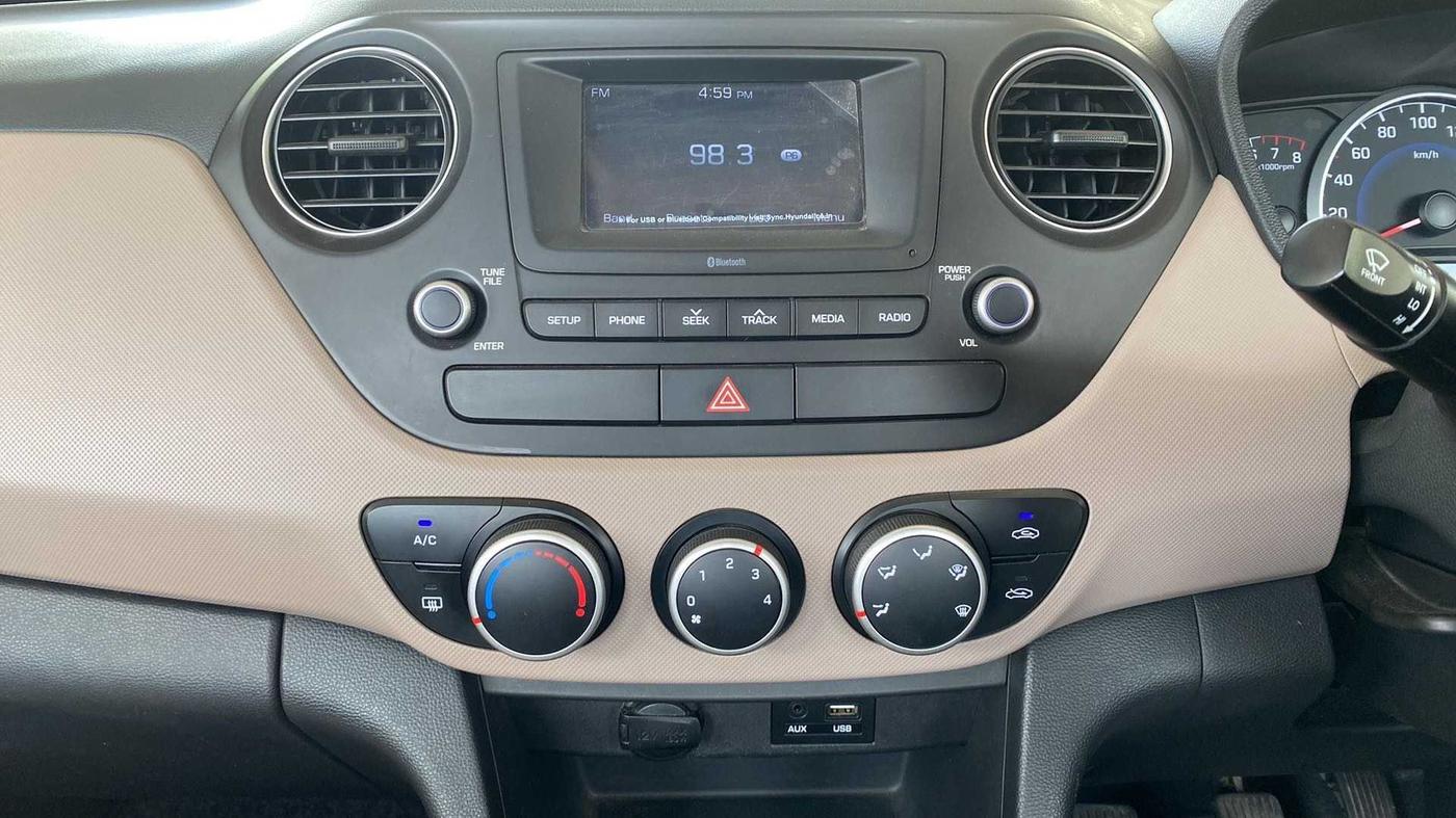 2017 Hyundai Grand i10 SPORTZ 1.2 KAPPA VTVT, CNG, Manual, 40,393 km, Air Conditioner